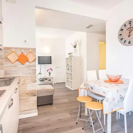 Apartment Maison Lumiere *