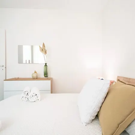 Maison Lumiere Apartment
