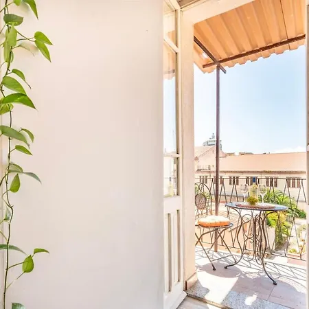 Maison Lumiere Apartment